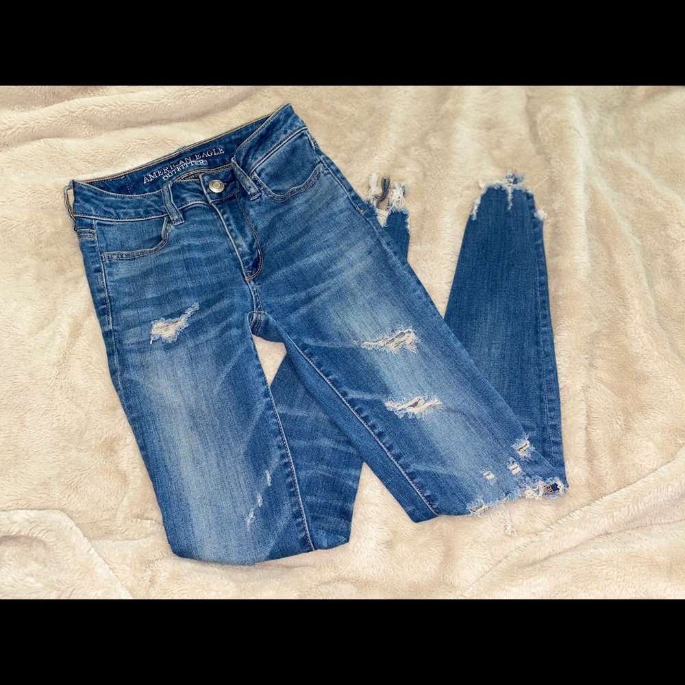 00 American Eagle Hi-Rise Distressed Jegging